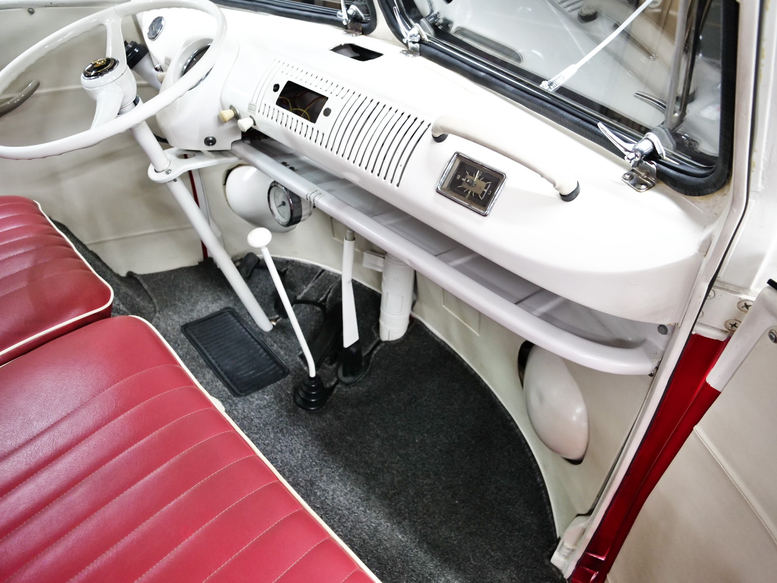 VW「タイプⅡ・21ウインド」 空冷 VW TYPE-Ⅱ社外リアコーナーガラス 